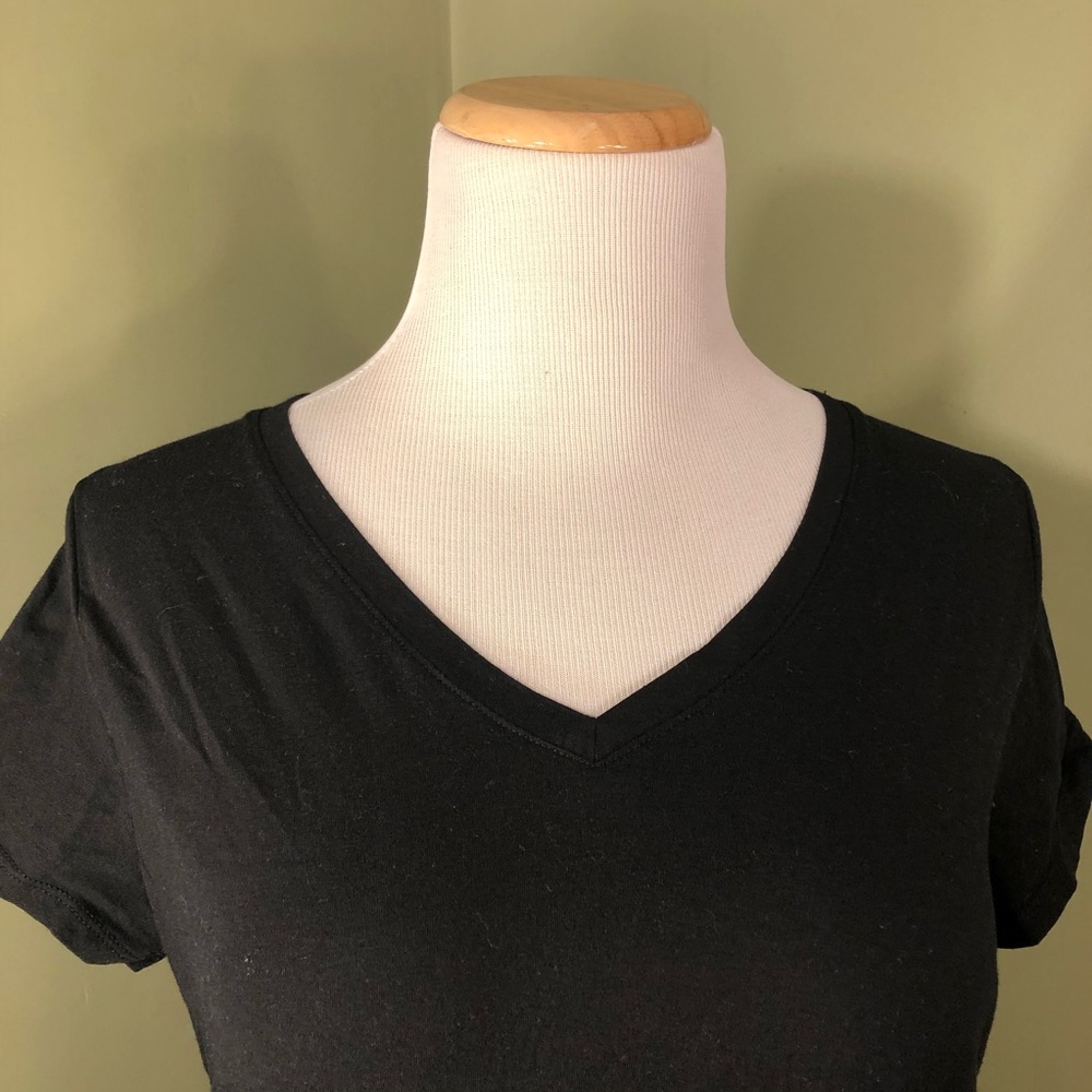 M Liz Lange Maternity for Target tee-shirt. Black. - Picture 2 of 8